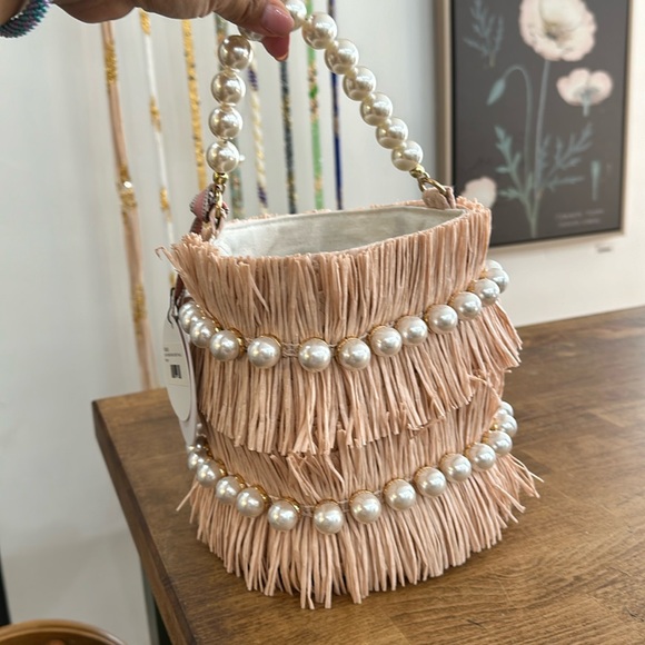 BTB Los Angeles Kate Round Pearl Bag - Picture 2 of 5
